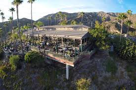Of course, traffic is going to make a big difference so make sure you check that before leaving. Burbank S Classic Castaway Restaurant Closes For 10 Million Overhaul Eater La
