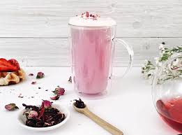 Pink Latte Aux Fleurs D Hibiscus Black Confetti Carottes En Conserve Les Super Aliments Manger Des Fruits