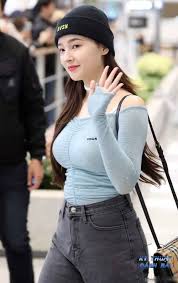 Cuối tuần qua, cộng đồng fan của nancy (momoland) đang xôn xao trước thông tin loạt ảnh chụp lén nữ thần tượng trong phòng thay đồ ở hậu trường bị chia sẻ trong một nhóm có hơn 500 thành viên. Er96u0ajj70lem