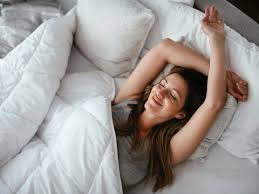 O que significa beijar, tietar ou namorar famoso em sonho?