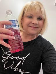 How do you keep a blonde busy for hours? Give her an 🍊 juice can that says  concentrate.