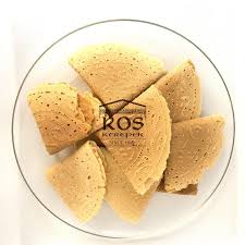 The cookie is form on specialised mould known as the kuih kapit mould which. Kuih Sepit