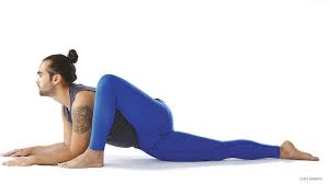 20 Minute Anti Aging Yoga Sequence To Keep You Young In Mind Body Lizard Pose Anti Aging Yoga Body