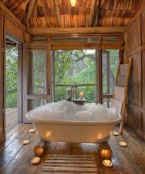 30 Amazing And Comfy Treehouse Interior Design Ideas Luxury Tree Houses Tree House Cool Tree Houses
