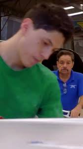 Fiesta Sobre Ruedas: La Gran Revelación de la Limu Hummer Infierno