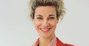 In 'sturm der liebe' staan de levens en vooral de liefdesperikelen van het personeel en de gasten van hotel fürstenhof centraal. Interview Mit Birte Wentzek Sturm Der Liebe Ard Das Erste