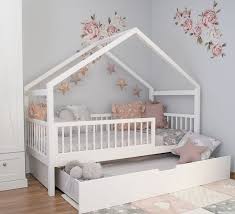 Alle der im folgenden vorgestellten mädchen kinderbetten sind jederzeit im internet im spielbetten lager. Hausbett Luna Plus Kinderbett 2424 Minimidi Design Kinder Bett Haus Kleinkind Madchen Zimmer Kinder Zimmer Deko