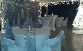 A Sheet Of Clear Plastic From The Garage A Splash Of Paint With A Decorated Garland Border Always Makes A Pret Christmas Shows Ice Party Frozen Birthday Party