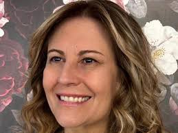 Dina Ravera: «Madre e top manager? Ancora troppo difficile conciliare le  due cose»