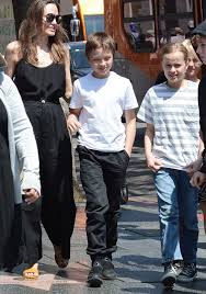Happy 12th Birthday Knox Vivienne Jolie Pitt Pics Of Angelina Brad S Twins Then Now Jolie Pitt Knox Jolie Pitt Brad And Angelina