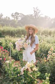 This Flower Farm Will Make You Want To Become A Flower Farmer Julia Berolzheimer Flower Farmer Flower Farm Gal Meets Glam