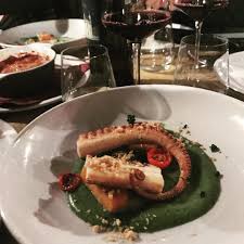 Petit Extrait Du Diner D Hier Soir A Milan Avec Un Antipasti De Poulpe Sur Lit De Pois Casses Et Patate Douce Dedicace A Quent Cout Recipes Food Hot Dog Buns