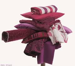 Inexpensive sources for fabric for decorating a room include using flat sheets from discount stores, quilts and tablecloths from yard. Decorating With Fabric Interior Designer Tips And Ideas Archi Living Com