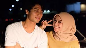 Semoga dengan adanya artikel ini kalian akan paham alasan mengapa para artis tiktok, bahkan artis tv maupun youtuber tidak mempublikasikan nomor wa mereka. Kabar Dilamar Rizky Billar Di 2021 Lesti Kejora Sudah Dikasih Cincin Kok
