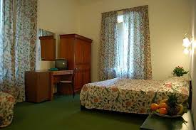 L'ultima discendente di questo casato, adele, dona nel 1932 il castello e. Hotels In Siena