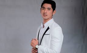 Berperan sebagai seorang bos, membuat arya saloka kerap tampil formal dengan setelan jasnya. Gara Gara Perankan Aldebaran Di Ikatan Cinta Followers Medsos Arya Saloka Meroket Tajam