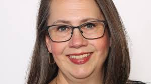 Elizabeth Garvin's Instagram, Twitter & Facebook