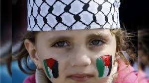 Saat banyak umat muslim seluruh dunia merayakan idul fitri, warga palestina dan israel justru harus berlindung di tengah saling serang antara kelompok palestina dan tentara israel di tengah. Wallpaper Anak Kecil Palestina Gambar Ngetrend Dan Viral