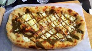 Oggi ti portiamo a conoscere meglio la pinsa e ti diamo qualche dritta. La Pinsa Alternativa Leggera E Gustosa Alla Pizza Le Cronache Della Bellezza