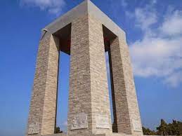 Denkmal der märtyrer von çanakkale) ist ein kriegerdenkmal, das an die 253.000 osmanischen soldaten erinnert, die in der schlacht von gallipoli gegen britische, französische, australische und neuseeländische truppen kämpften. Sehitler Abidesi Canakkale Muharebeleri 1915
