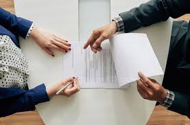Surat keterangan domisili adalah surat yang dikeluarkan oleh pejabat yang berwenang untuk menjelaskan keberadaan atau tempat tinggal nantinya, surat keterangan domisili akan digunakan untuk pribadi dan untuk perusahaan. 13 Contoh Surat Keterangan Domisili Sementara Perusahaan Usaha The Book