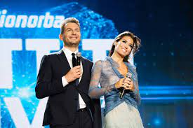Jun 17, 2021 · marco montrone, presidente di radio norba, anticipa lo straordinario cast artistico dell'edizione 2021 e l'elenco delle 16 città coinvolte nelle 6 puntate del festival dell'estate italiana. Radionorba Vodafone Battiti Live 2020 Un Cast Straordinario E 21 Citta Per La 18 Edizione Radio Norba