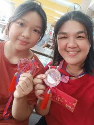 感谢Chin Yoke Tan 一直邀请我们参加这次情牵冬至烹饪比赛～ 原本是打算回家乡的， 刚好另外两只恐龙弟妹要去佛学营，  结果老大一直在旁边催：“参加啦～” 最后，我们就这样被说服了， 也拉麦邱莉清