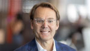 andrew_saunders_named_globe_president_and_ceo_3794