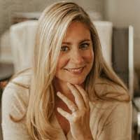 Ivy Carr's Instagram, Twitter & Facebook