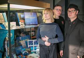 Member of belgian rock band hooverphonic. Hooverphonic Celebrates 25th Anniversary With Album Hidden Stories Escxtra Com