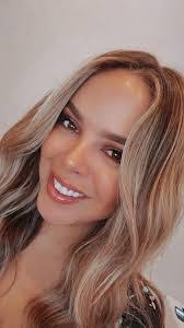 Beth Coonts's Instagram, Twitter & Facebook