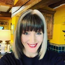 Lisa Abram's Instagram, Twitter & Facebook