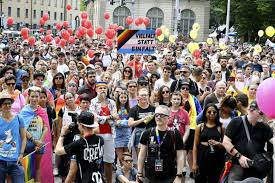 Every june, the festival site on the kasernenareal is transformed into a party hotspot, where not only members of the lgbt+ community. 2019 Wochentlich Ubergriffe Auf Lgbtq In Der Schweiz Nzz