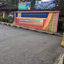 93 jalan bunga raya 2/1 ,taman bunga raya 1. Fotos Bei Sekolah Menengah Kebangsaan Taman Bunga Raya 1 Rawang Selangor