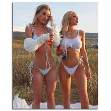 Daisy Keech Wall Art Hot Sexy Girl Big Breast Bikini Model Poster Canvas  Prints Bathroom Bedroom Aesthetic Poster Poster For Home Office Living Room  Decorations With Framed 32x24 : Amazon.ca: Home