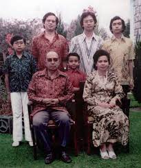 Pesan bonda, nama keluarga amat penting untuk terus dipertahankan, kata datuk seri mohd najib tun abduk razak. Pemergian Srikandi Dua Negarawan Kosmo Digital