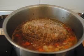 1 redondo de ternera atado 1 cebolla grande (tipo figueres) 2 zanahorias aceite virgen de oliva sal 1 vaso de vino blanco. Redondo De Ternera Con Salsa De Zanahorias Y Cebolla Kitchenobsession