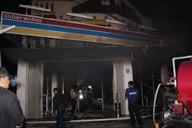 Lowongan kerja sopir terbaru depnaker april 2021 / lowongan driver untuk langsung penempatan dalam minggu ini di butuhkan untuk sim a/b aktif untuk pengiriman barang dan dokumen wilayah jabodeta. Indomart Desa Sugih Waras Hangus Terbakar Indonesia Media Center