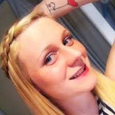 Leanne Crump's Instagram, Twitter & Facebook