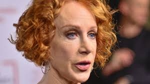 Glatzen-Pic: Darum überrascht Kathy Griffin oben ohne