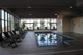 ¿qué restaurantes hay cerca de hilton garden inn montreal airport? Pool On The Top Floor Picture Of Hilton Garden Inn Montreal Centre Ville Tripadvisor