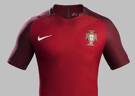 Das nike portugal heim trikot für die em 2021 besticht mit teamdetails und sorgt mit höchst atmungsaktivem material für kühlen, trockenen tragekomfort auf dem spielfeld oder der tribüne beim anfeuern deines teams. Trikots Em 2016 Alle Teilnehmer Home Away Fooneo Fussball