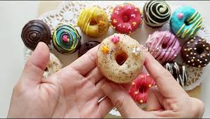 Masukkan 125 mililiter minyak sayur, susu, tepung, dan baking powder. Cara Membuat Donat Hias Resep Masakan