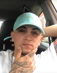 COMPARTAN‼️Joven del pueblo de #Barranquitas es reportado como  desaparecido.. Nombre: Jonathan Ortiz Rivera Alias: Puppy, John Barber  Edad: 23 años Dirección física: Bo. Helechal (frente a la antigua escuela  de Helechal), Barranquitas,