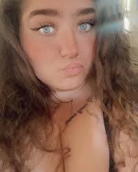 Valerie Graham's Instagram, Twitter & Facebook