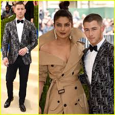 Resultado de imagem para met gala 2017 ao vivo