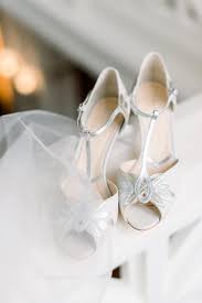 Brautschuhe Silber Gold Creme Mit Art Deco Elementen Und Riemchen 20er Jahre Hochzeit 20 Jahre Hochzeit Schuhe Hochzeit Brautschuhe