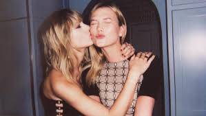 Parhaat taylor kelly podcastit vuonna 2021. Karlie Kloss Supports Taylor Swift Amidst Their Illicit Affair Allegations Rising Again