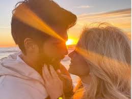Una mora, è finita per sempre con diletta leotta? Diletta Leotta E Can Yaman La Foto Romantica Al Mare Per San Valentino Corriere It