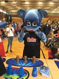 Descubra as últimas notícias do fortuna düsseldorf, jogadores que formam o elenco, resultados em direto, tabela, estatísticas , transfers, fotos e muito mais em besoccer. Sc Paderborn 07 Unser Scp Maskottchen Holli Und Dennis Facebook